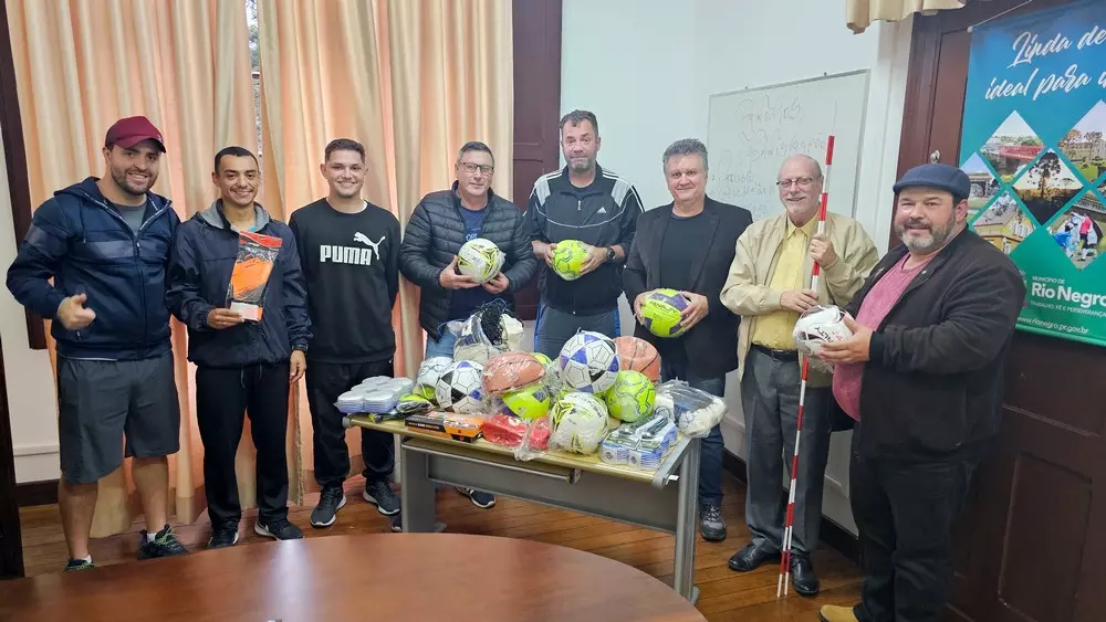 Esporte de Rio Negro é fortalecido com o recebimento de mais kits esportivos